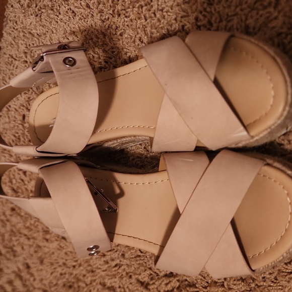 Women's Beige Platform Sandals Size 7.5 - Picture 8 of 13
